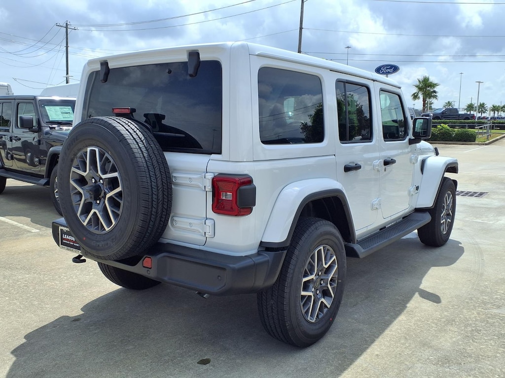 New 2026 Jeep Wrangler 4-Door Sahara Sport Utility