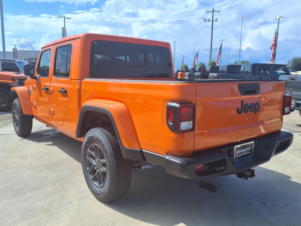 2025 Jeep Gladiator Sport S photo 3