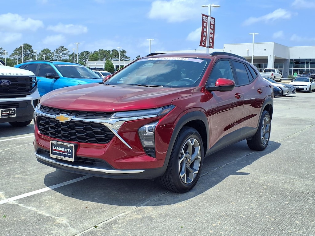 Used 2025 Chevrolet Trax LT SUV