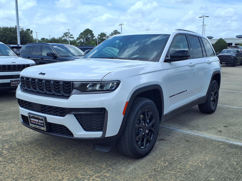New 2026 Jeep Grand Cherokee Laredo Altitude Sport Utility