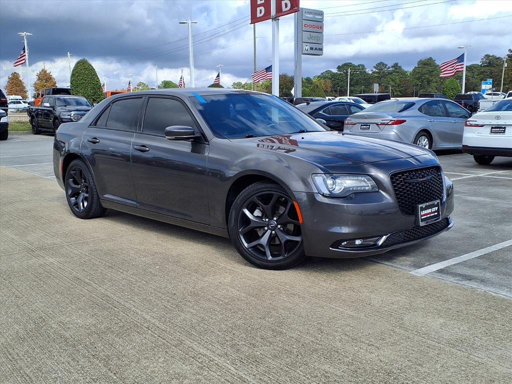 2023 Chrysler 300 S's photo