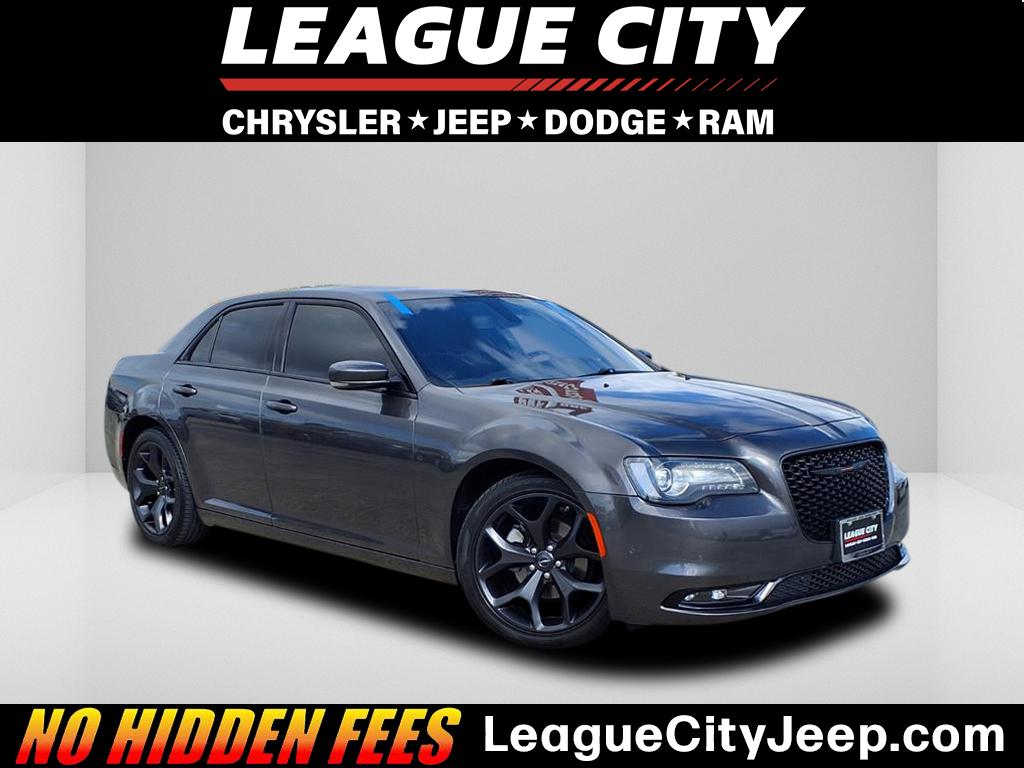 2023 Chrysler 300 S's photo