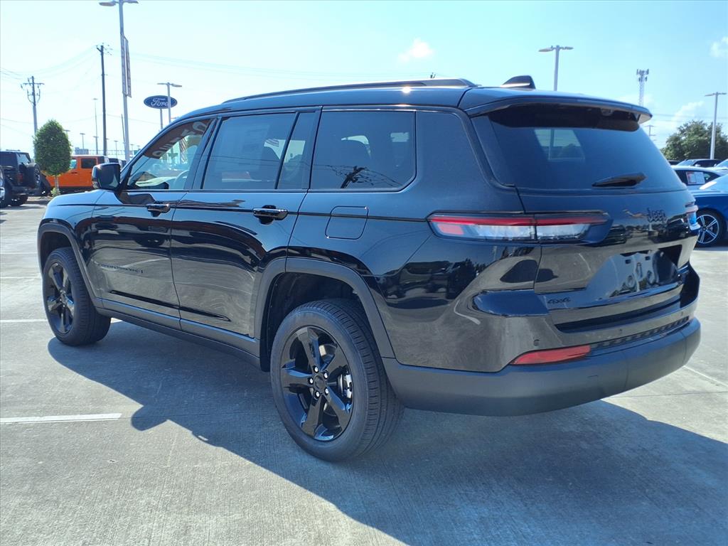 2025 Jeep Grand Cherokee Limited photo 2