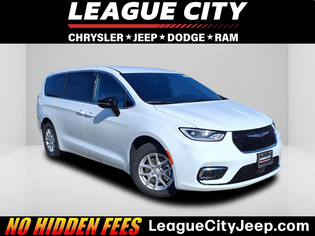 2026 Chrysler Pacifica Select's photo