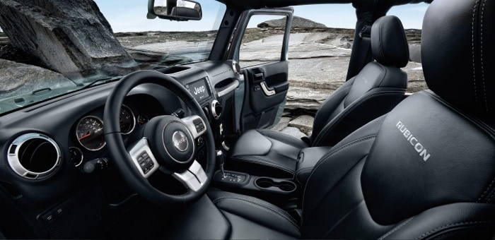 2017-Jeep-Wrangler-Rubicon-Interior (700x340).jpg