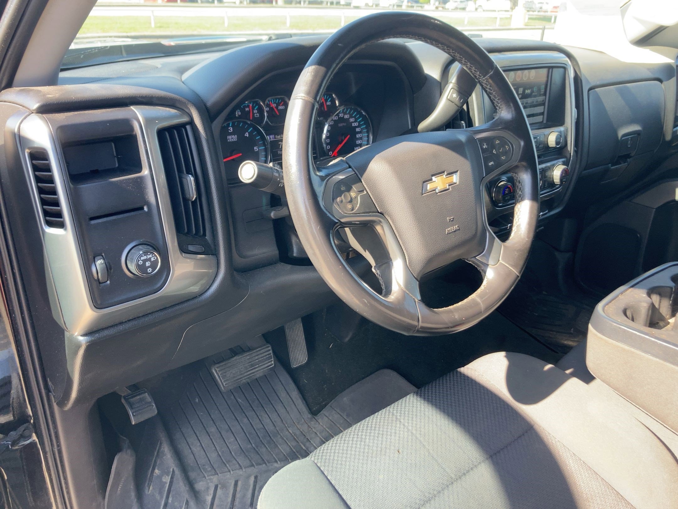 2018 Chevrolet Silverado 1500 LT photo 4