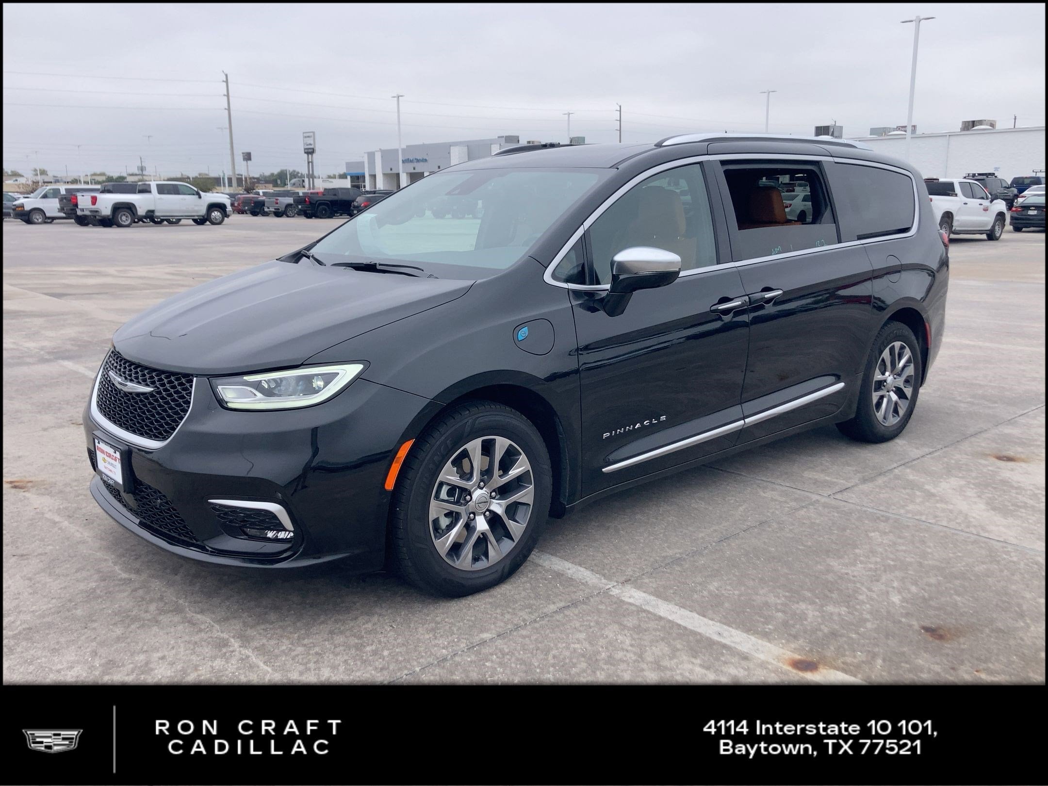 2022 Chrysler Pacifica Hybrid Pinnacle Hybrid's photo