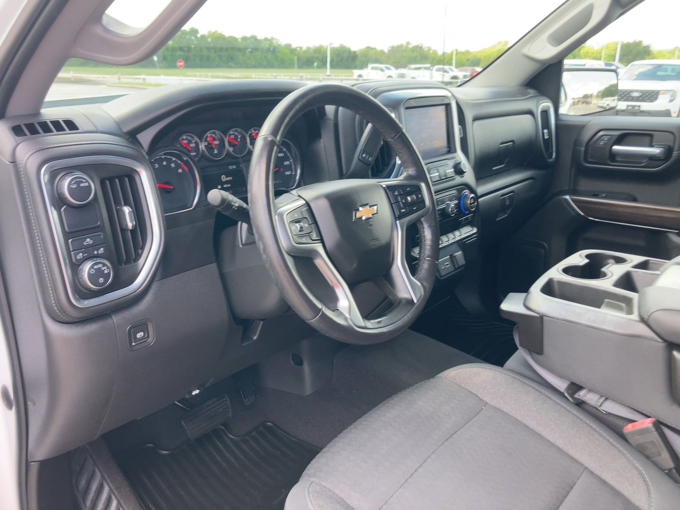 2020 Chevrolet Silverado 1500 LT photo 4