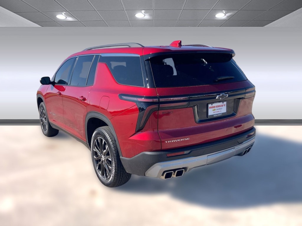 Used 2025 Chevrolet Traverse LT SUV