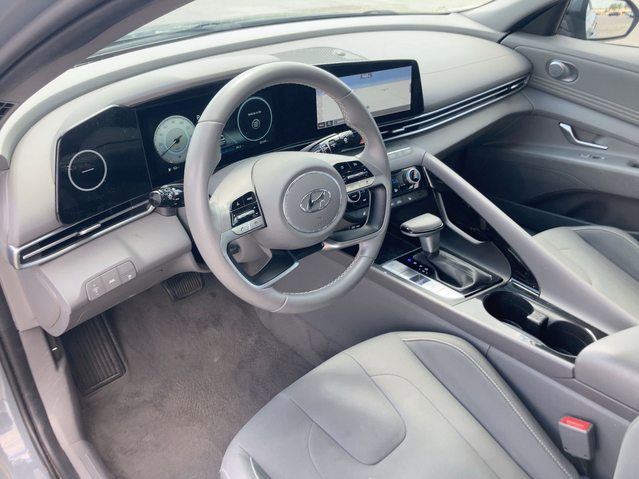 2023 Hyundai Elantra SEL photo 3