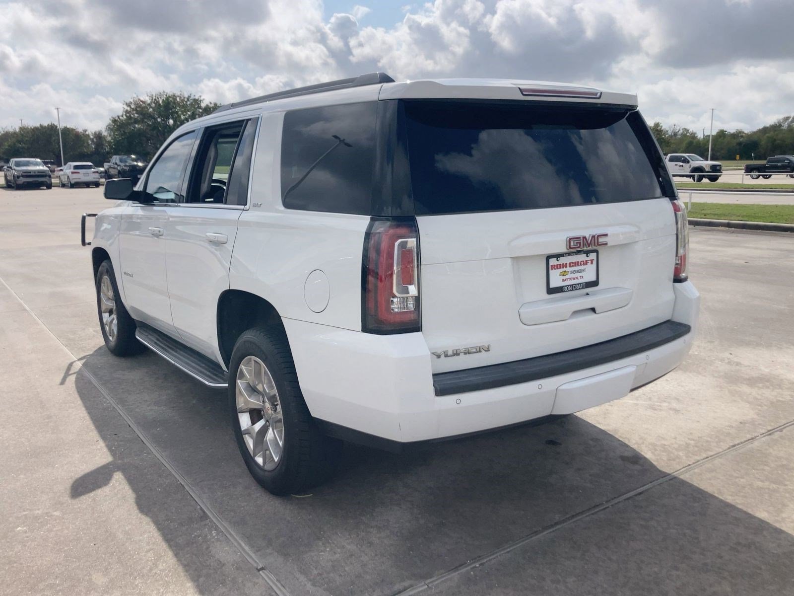 2017 Gmc Yukon SLT photo 3
