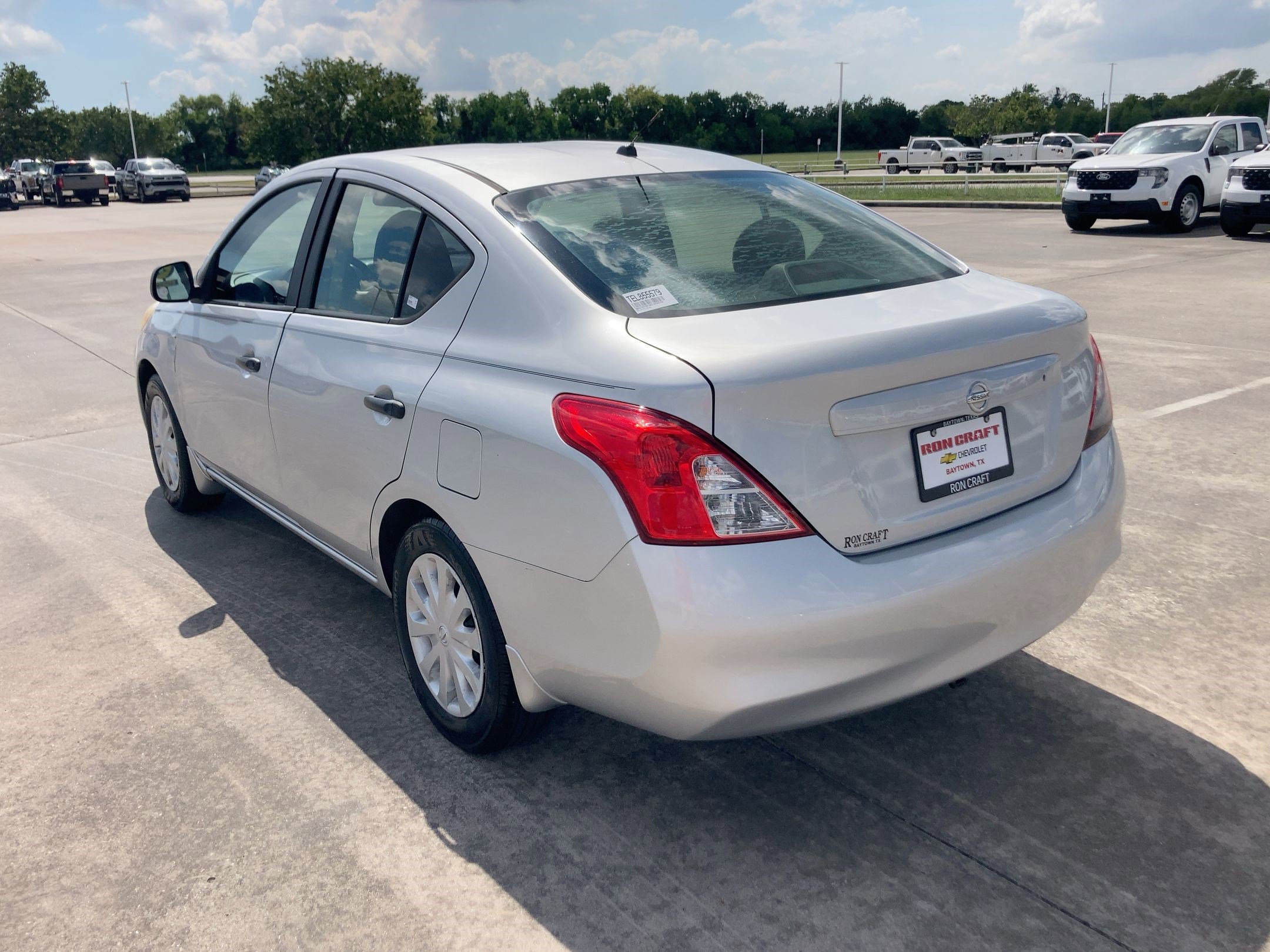 2014 Nissan Versa S photo 3