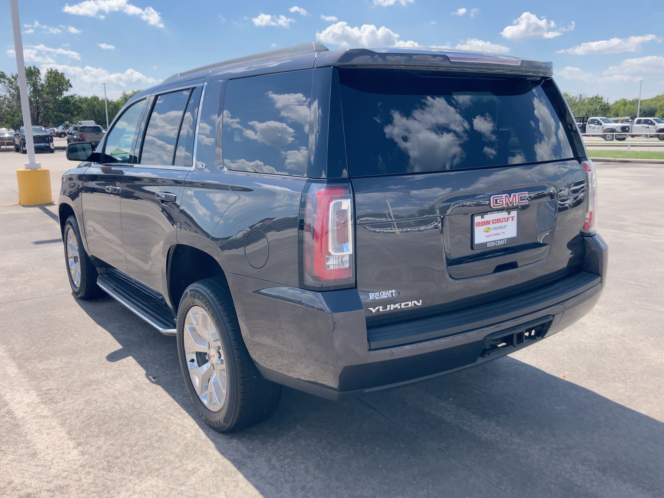 2018 Gmc Yukon SLT photo 2
