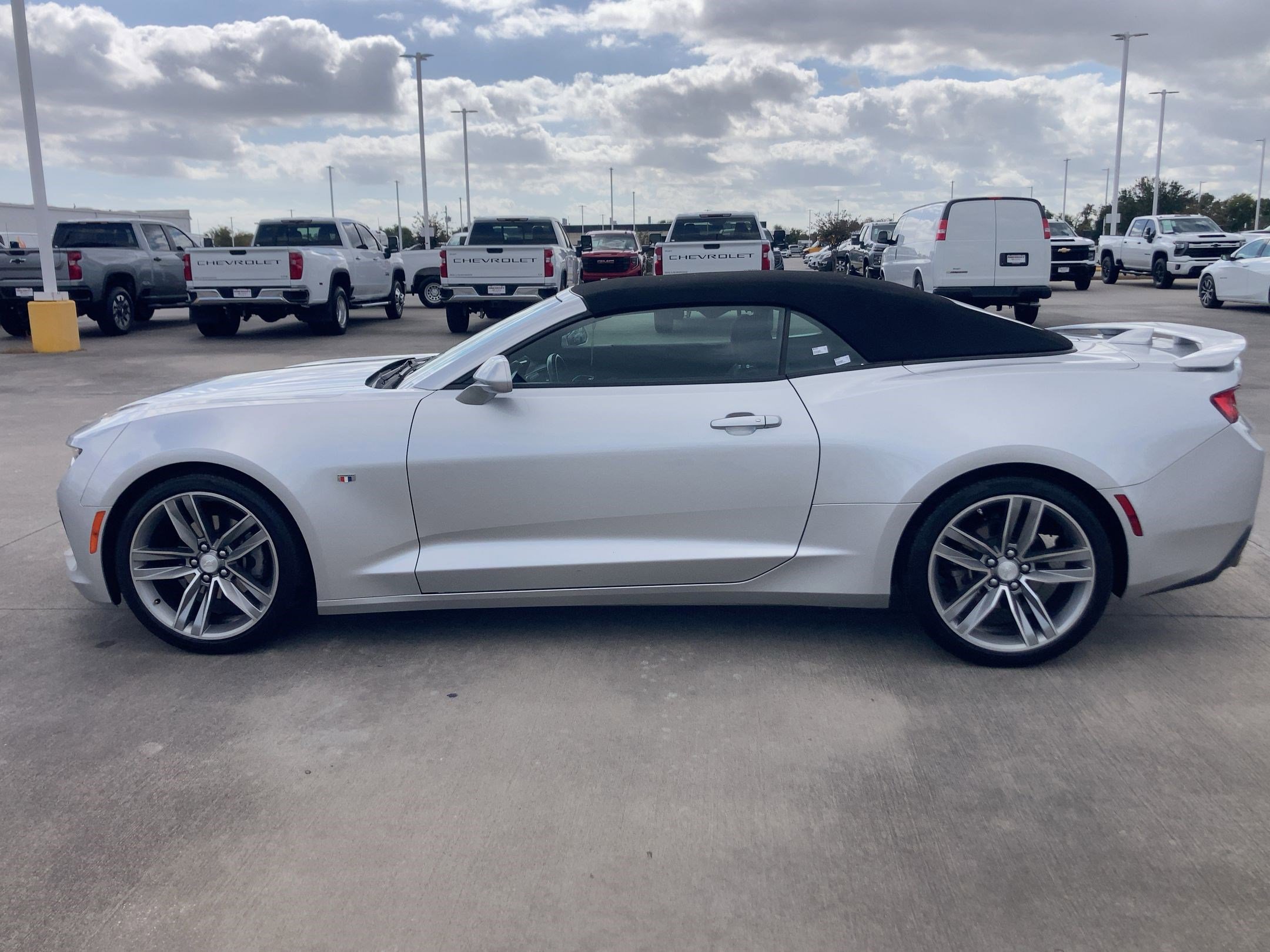 2017 Chevrolet Camaro 1LT photo 2