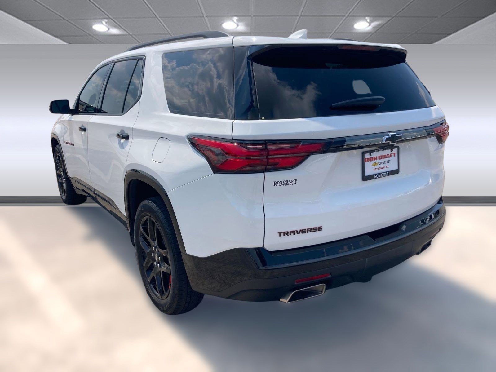 2023 Chevrolet Traverse Premier photo 3