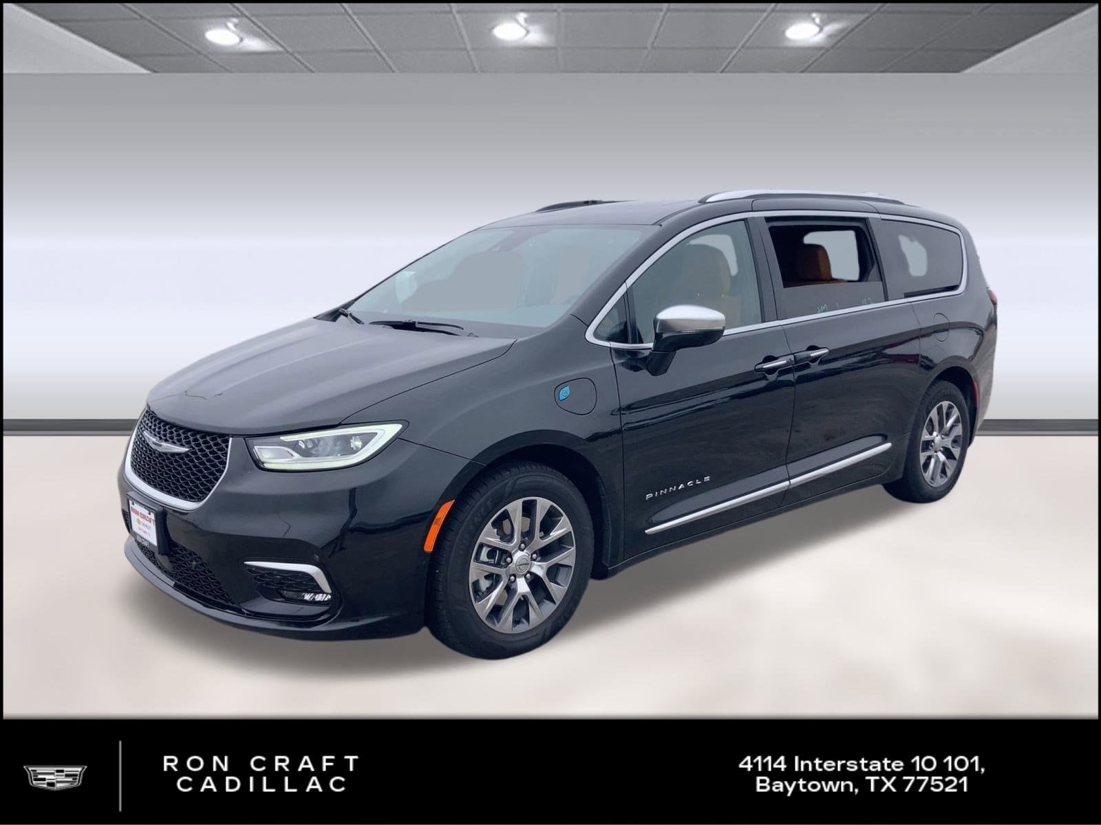 2022 Chrysler Pacifica Hybrid Pinnacle Hybrid's photo