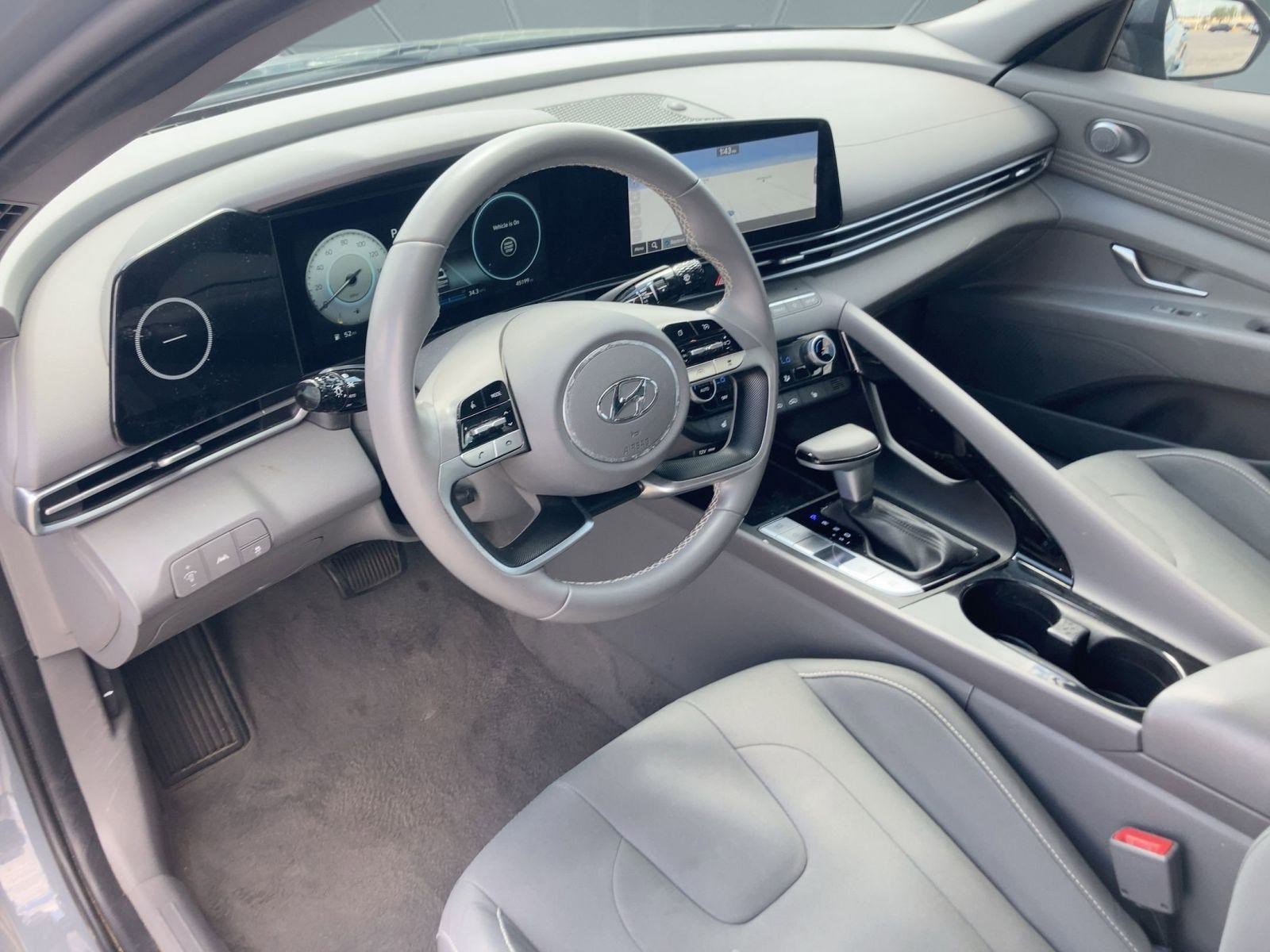 2023 Hyundai Elantra SEL photo 4