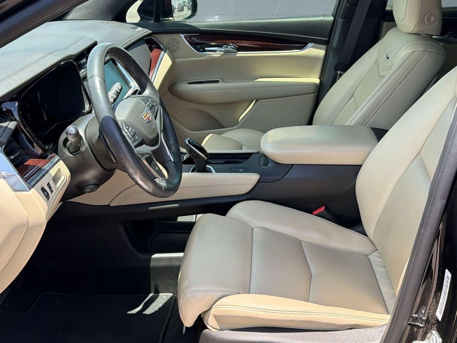 XT5 Luxury FWD SUV