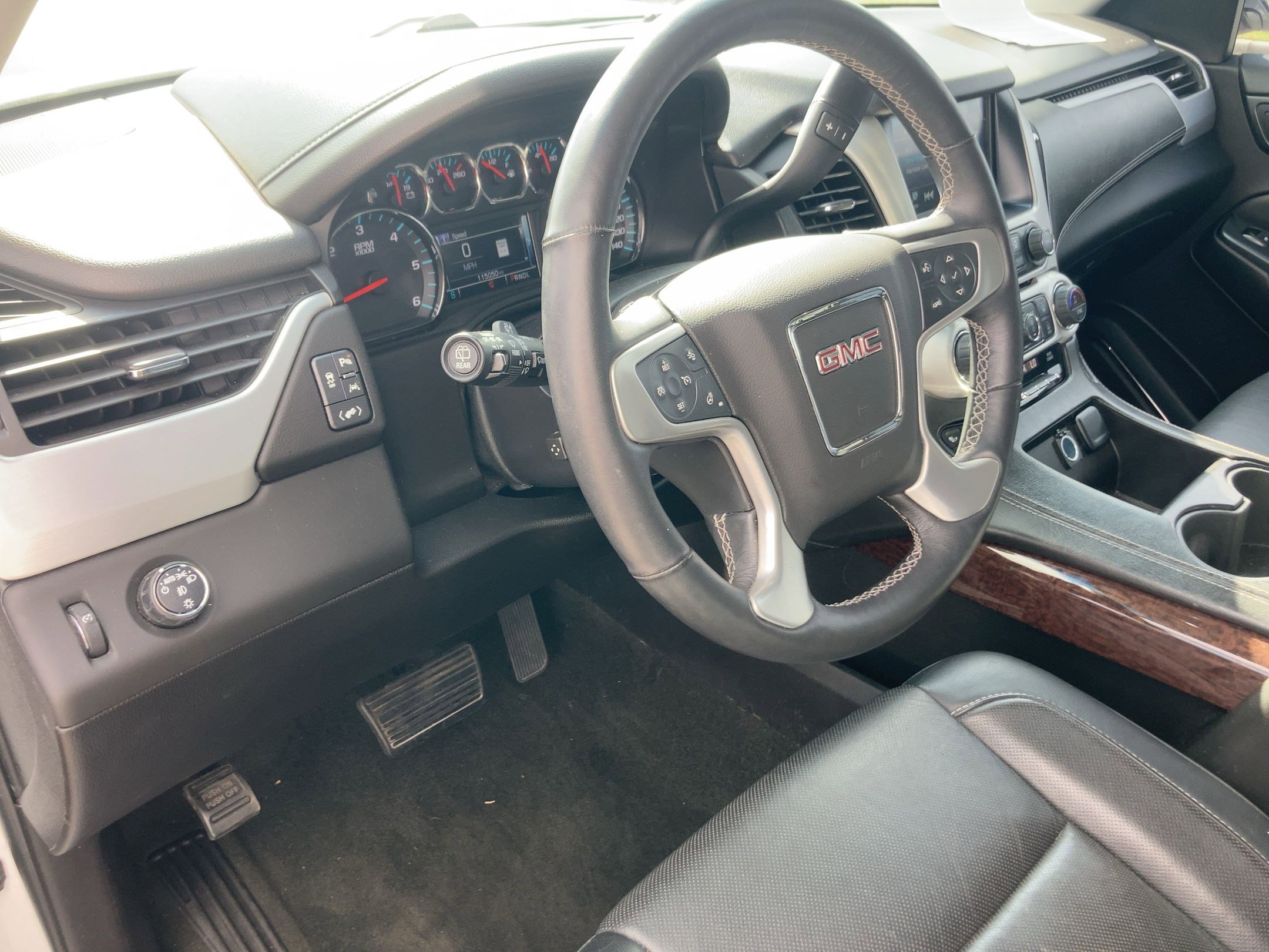 2017 Gmc Yukon SLT photo 4