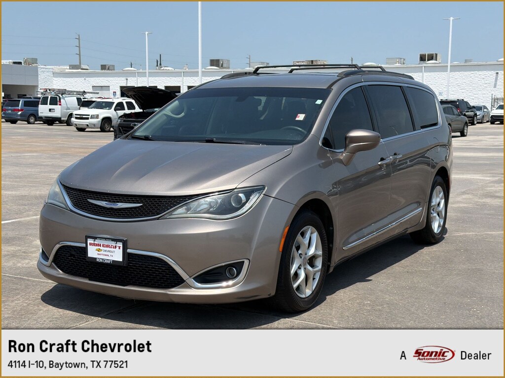 Used 2017 Chrysler Pacifica Touring-L Minivan