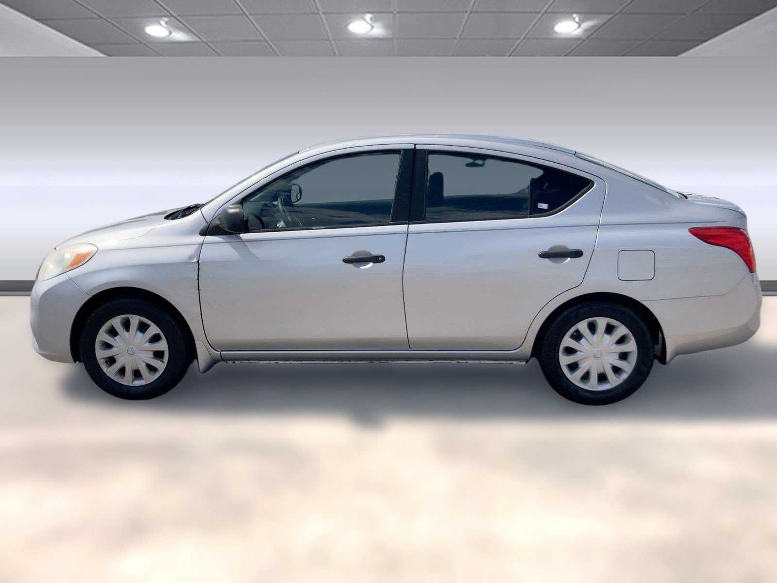 2014 Nissan Versa S photo 2