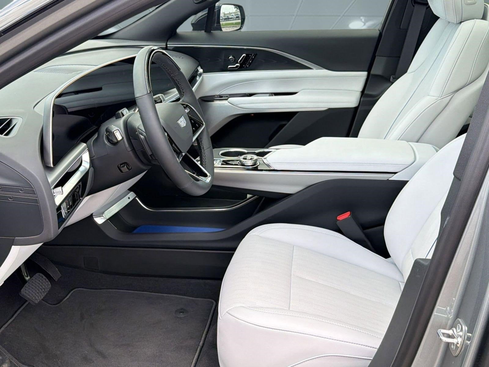 2025 Cadillac LYRIQ Luxury 2 - Photo 5