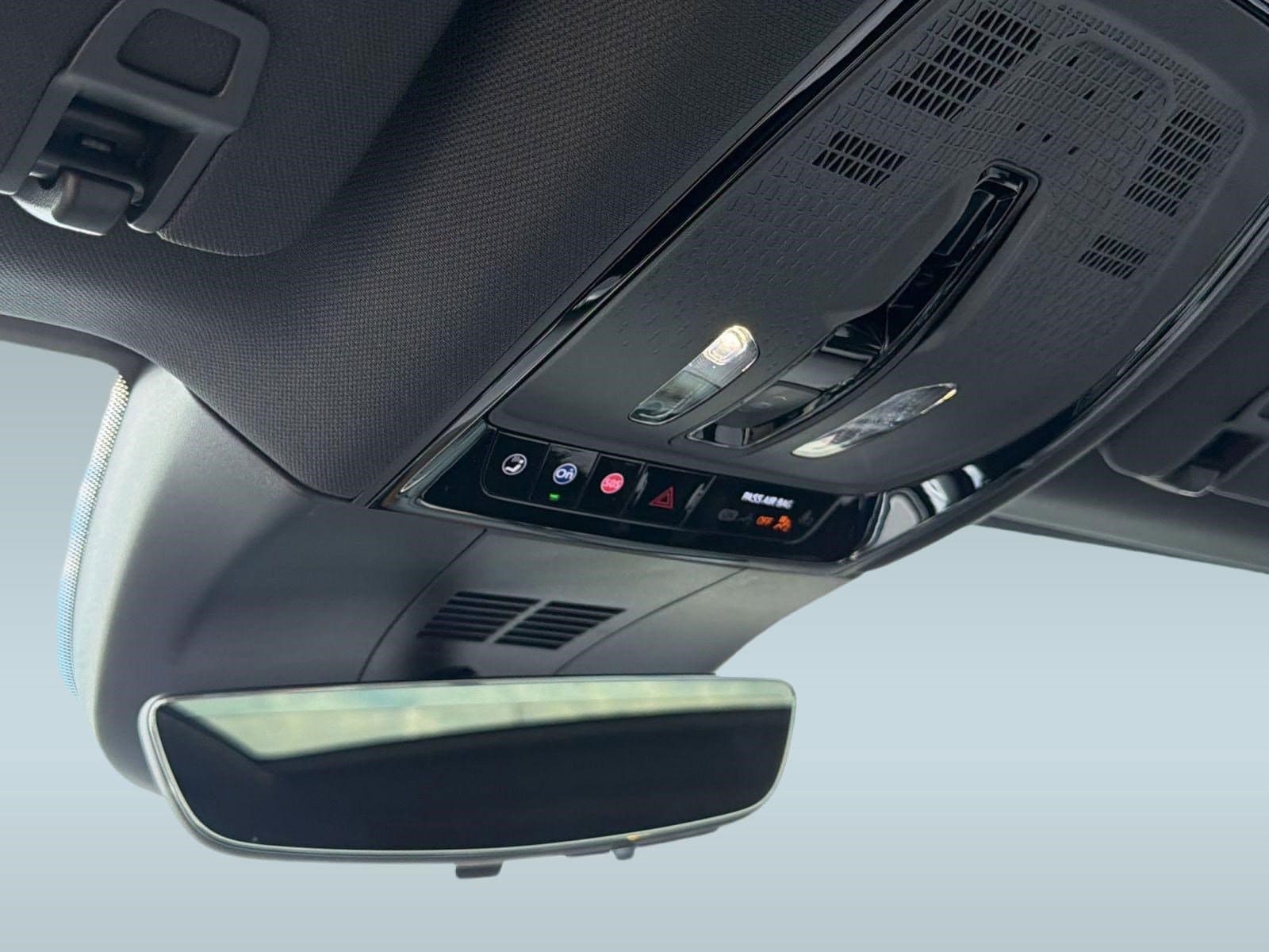 2025 Cadillac LYRIQ Luxury 2 - Photo 20