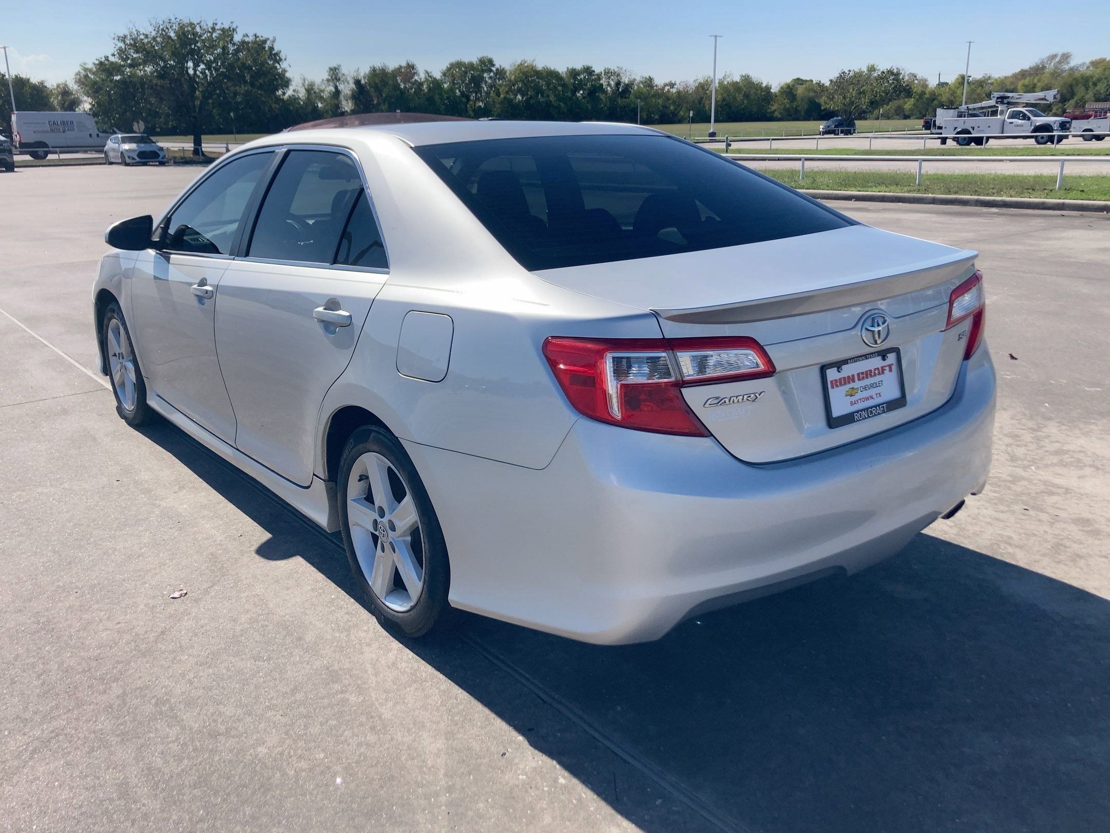 2012 Toyota Camry SE photo 3