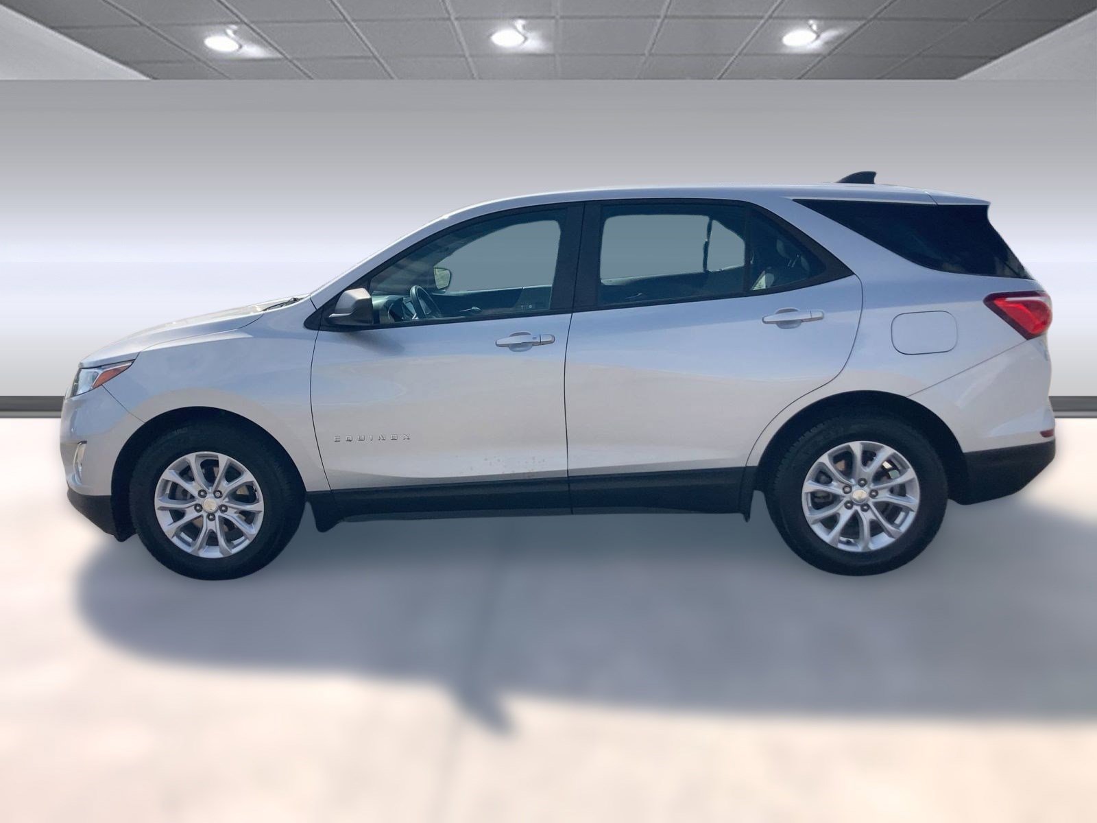 2020 Chevrolet Equinox LS photo 2