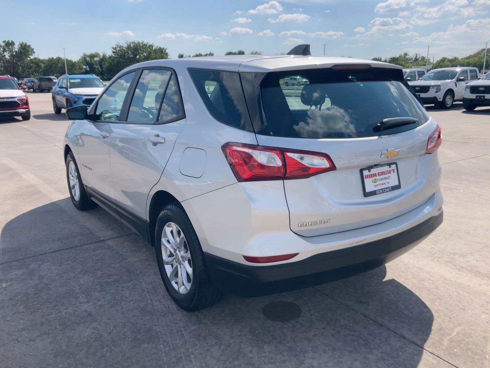 2020 Chevrolet Equinox LS photo 3