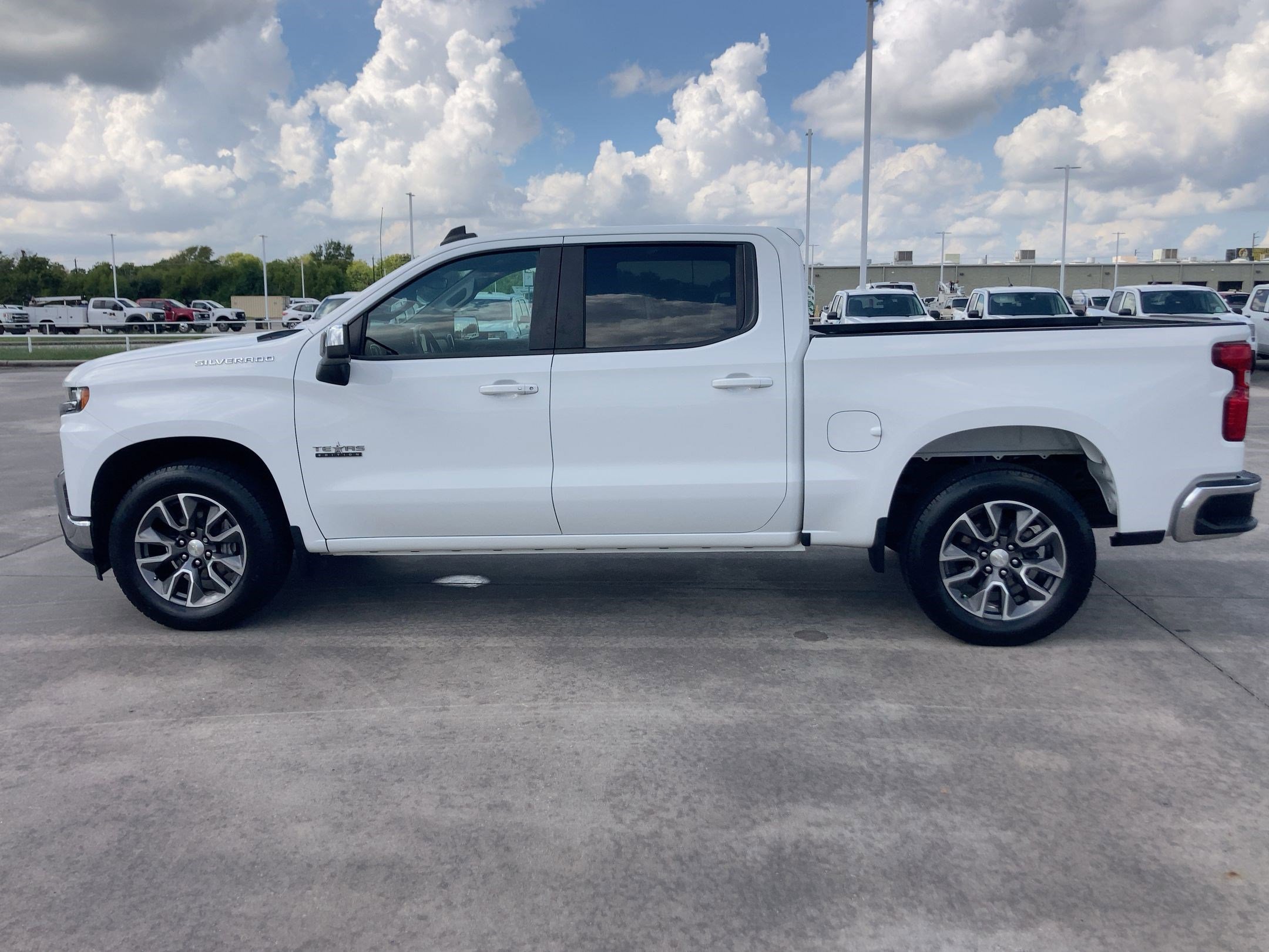 2020 Chevrolet Silverado 1500 LT photo 2