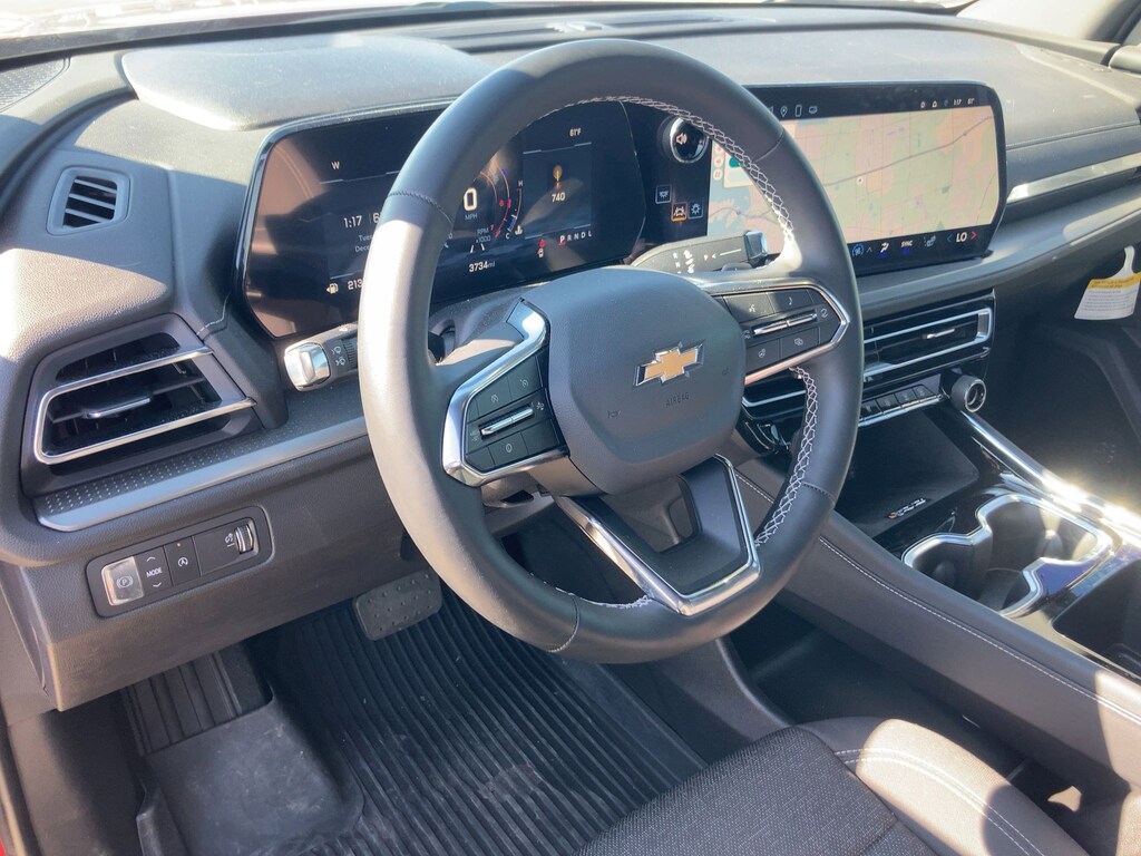 Used 2025 Chevrolet Traverse LT SUV