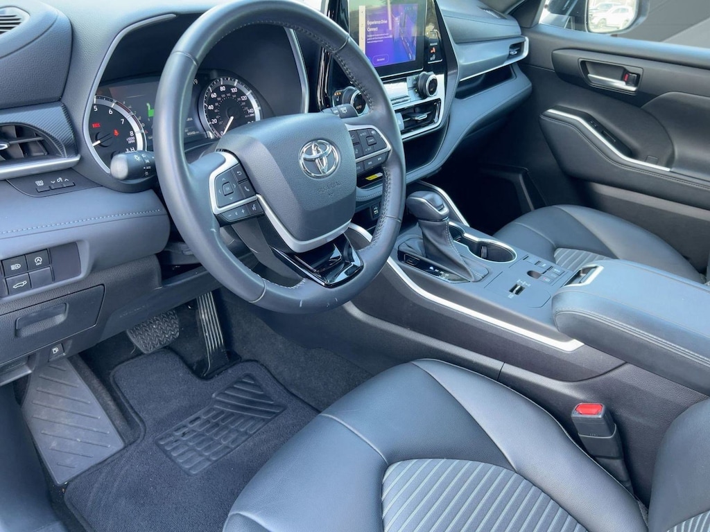 Used 2023 Toyota Highlander XSE SUV