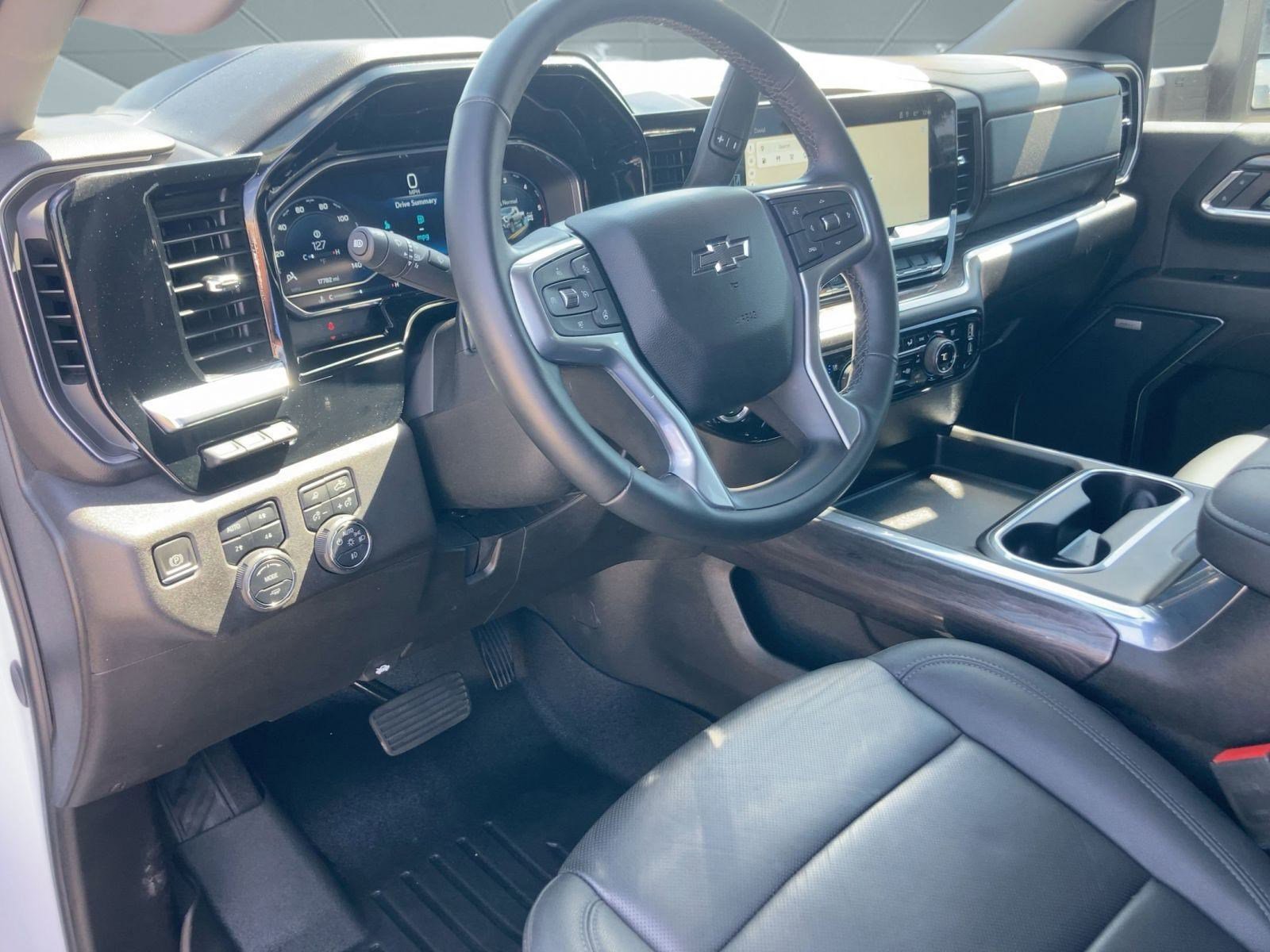 2024 Chevrolet Silverado 3500HD LTZ photo 4