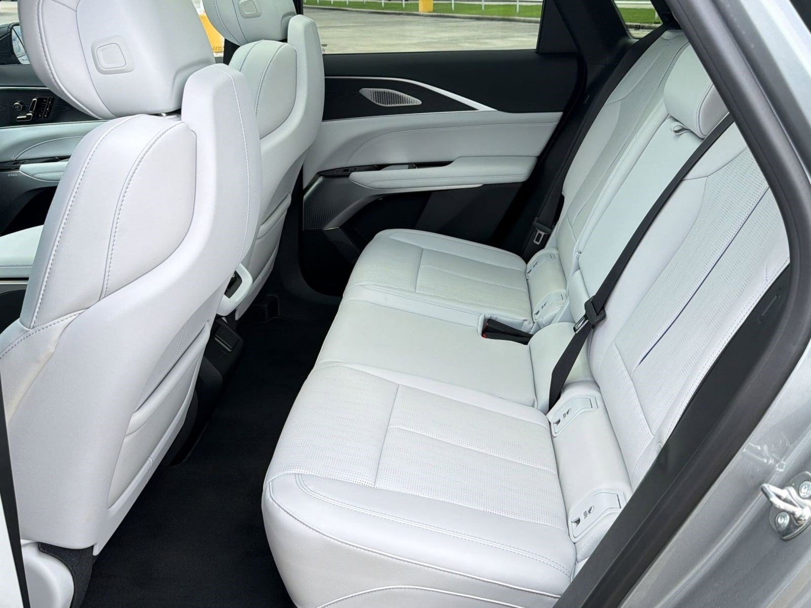 2025 Cadillac LYRIQ Luxury 2 - Photo 13