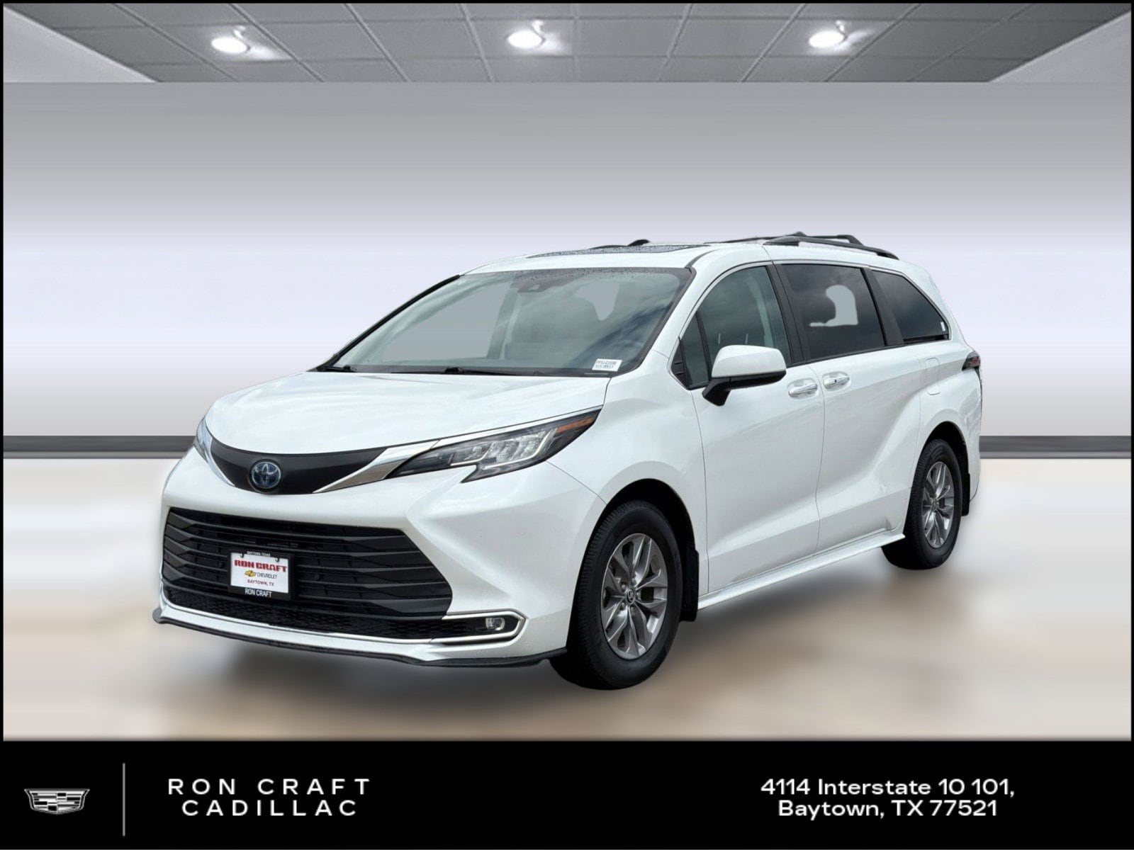 2023 Toyota Sienna XLE 8-Passenger Hybrid FWD's photo