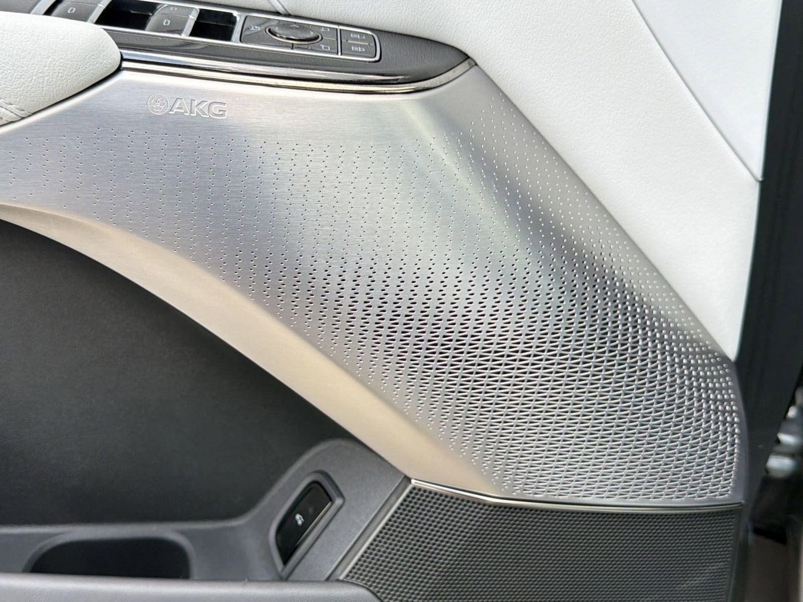 2025 Cadillac LYRIQ Luxury 2 - Photo 24