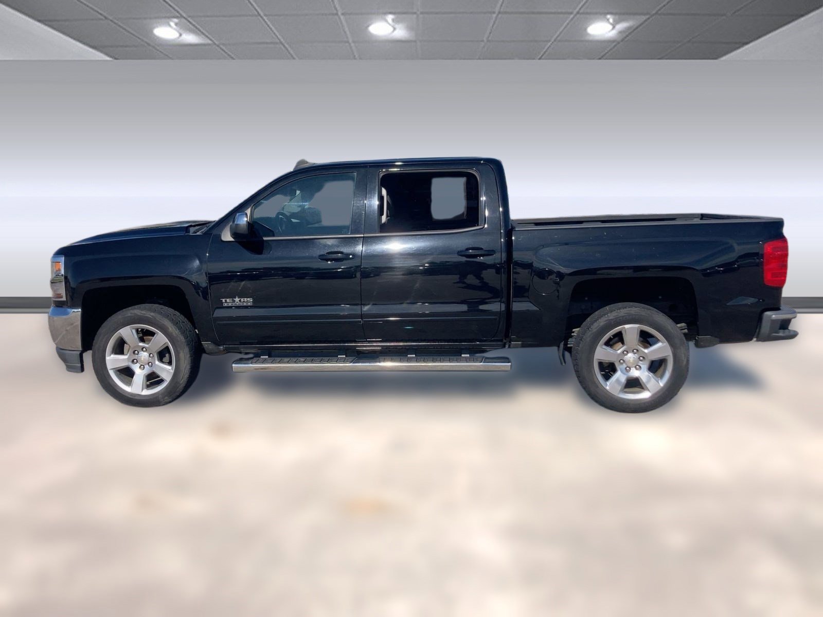 2018 Chevrolet Silverado 1500 LT photo 2