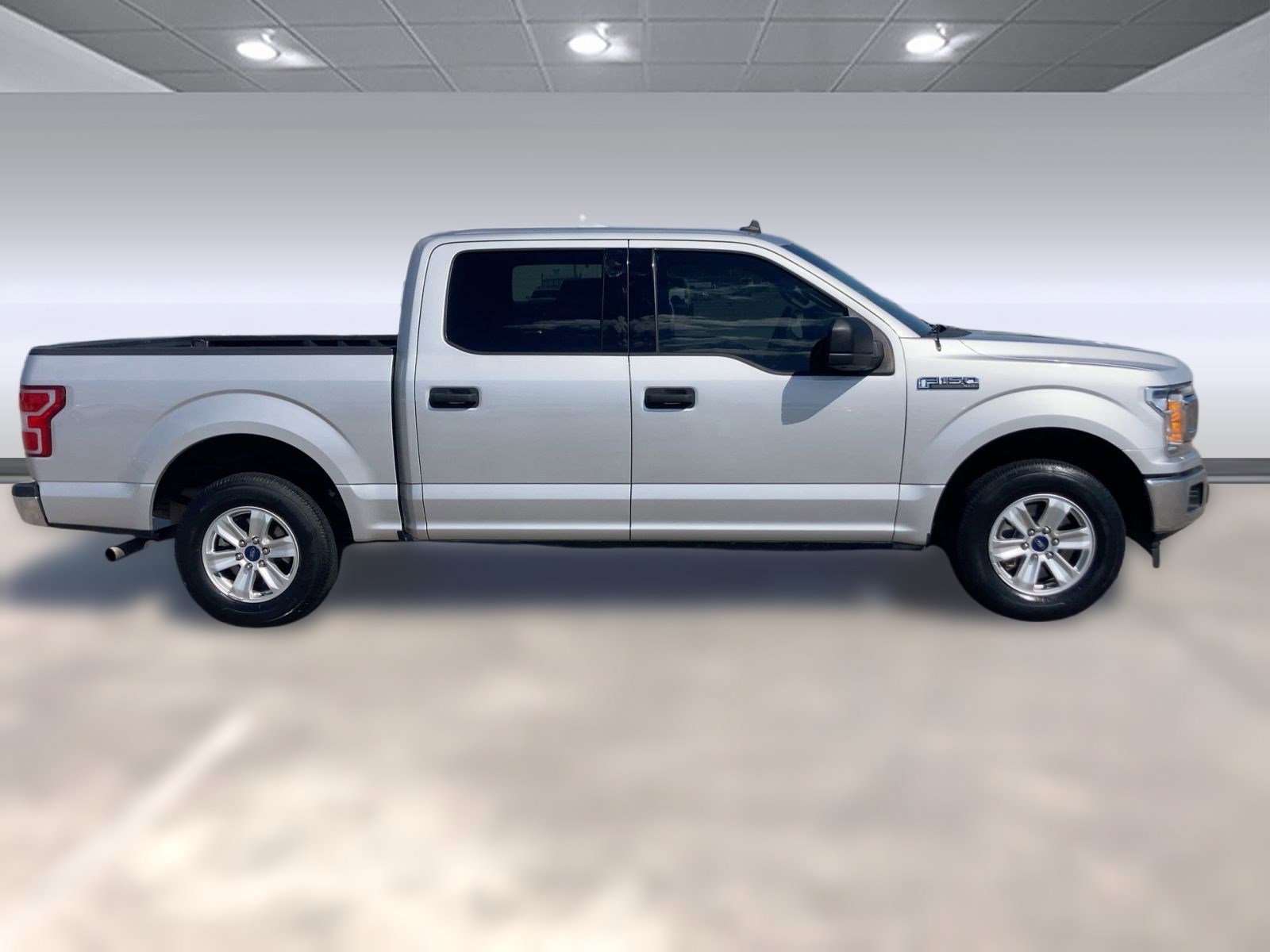 2019 Ford F-150 XLT photo 2