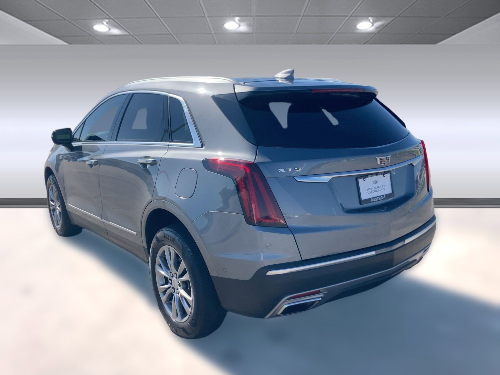 2021 Cadillac XT5 Premium Luxury photo 2