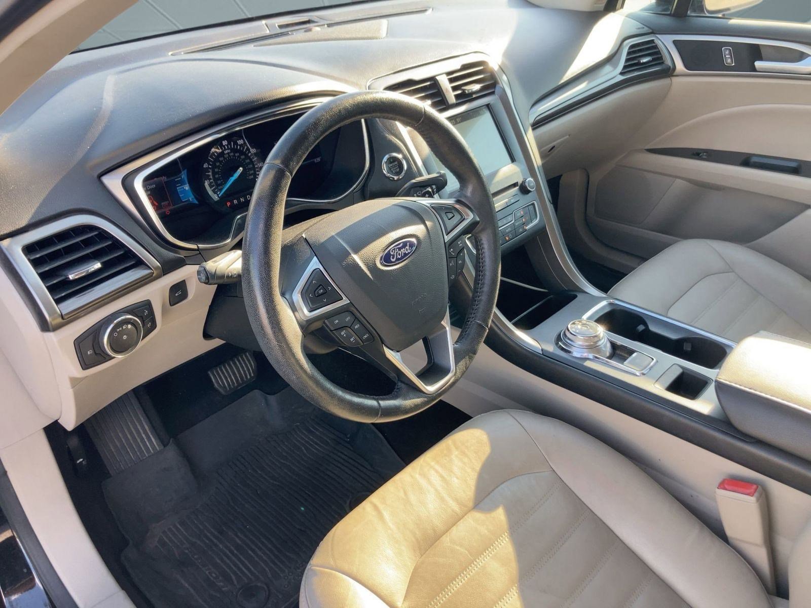 2017 Ford Fusion SE photo 4