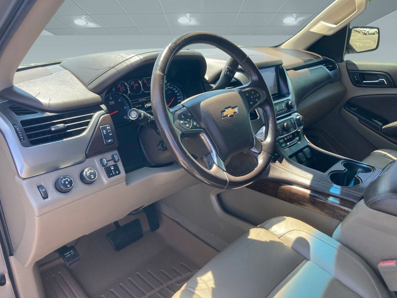 2019 Chevrolet Suburban LT photo 4