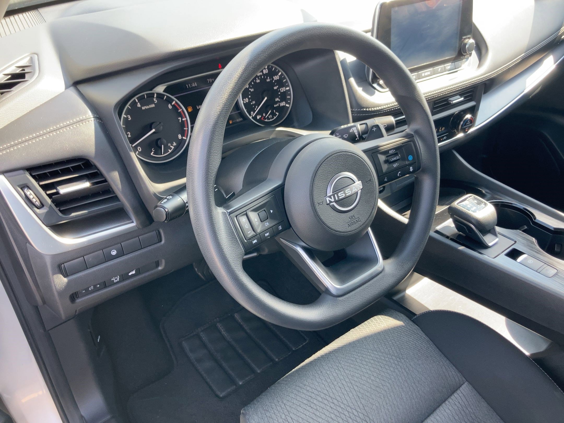 2024 Nissan Rogue SV photo 4