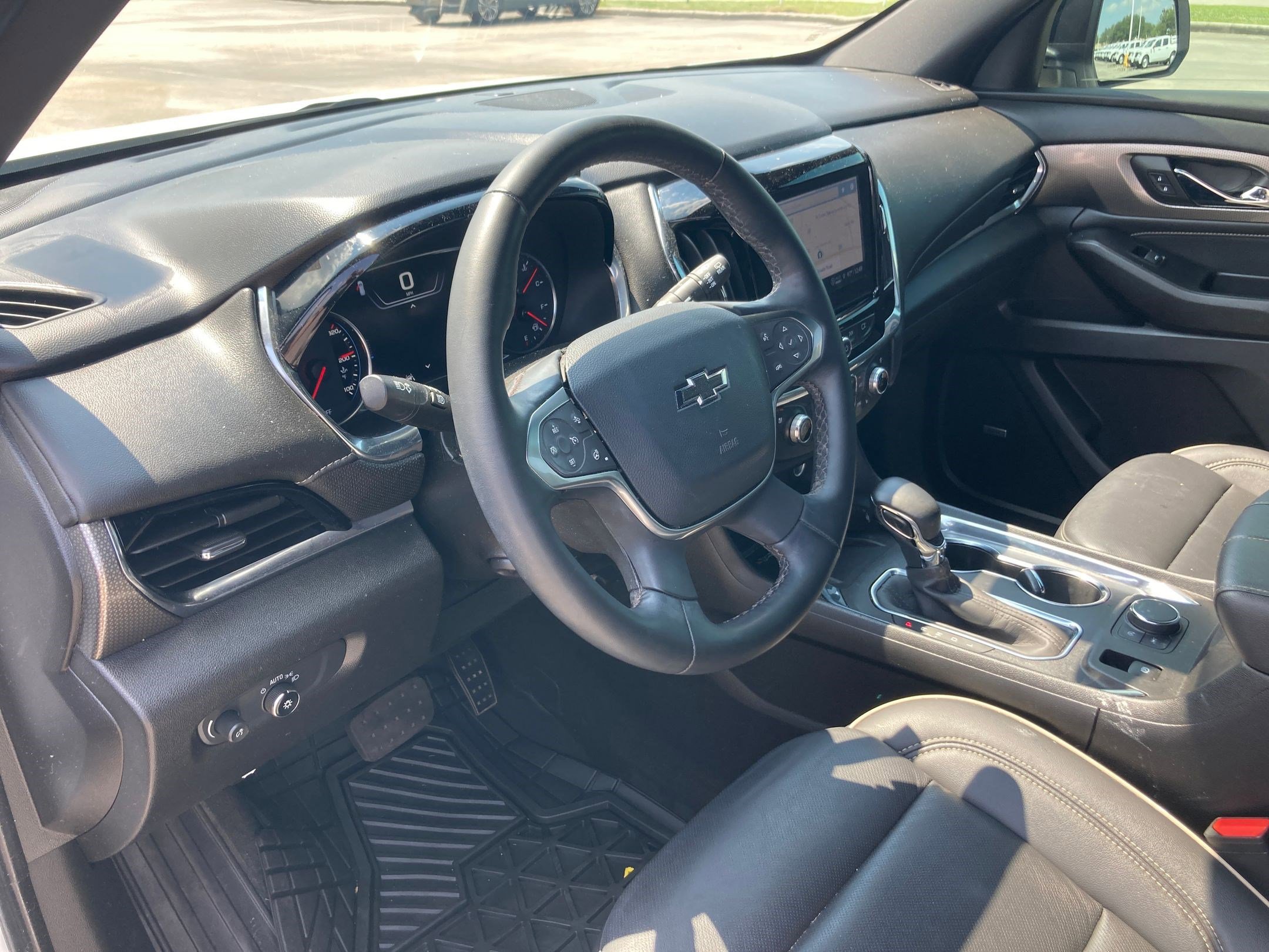 2023 Chevrolet Traverse Premier photo 3