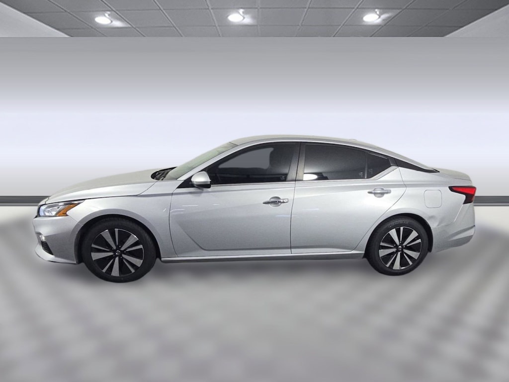 Used 2022 Nissan Altima 2.5 SV