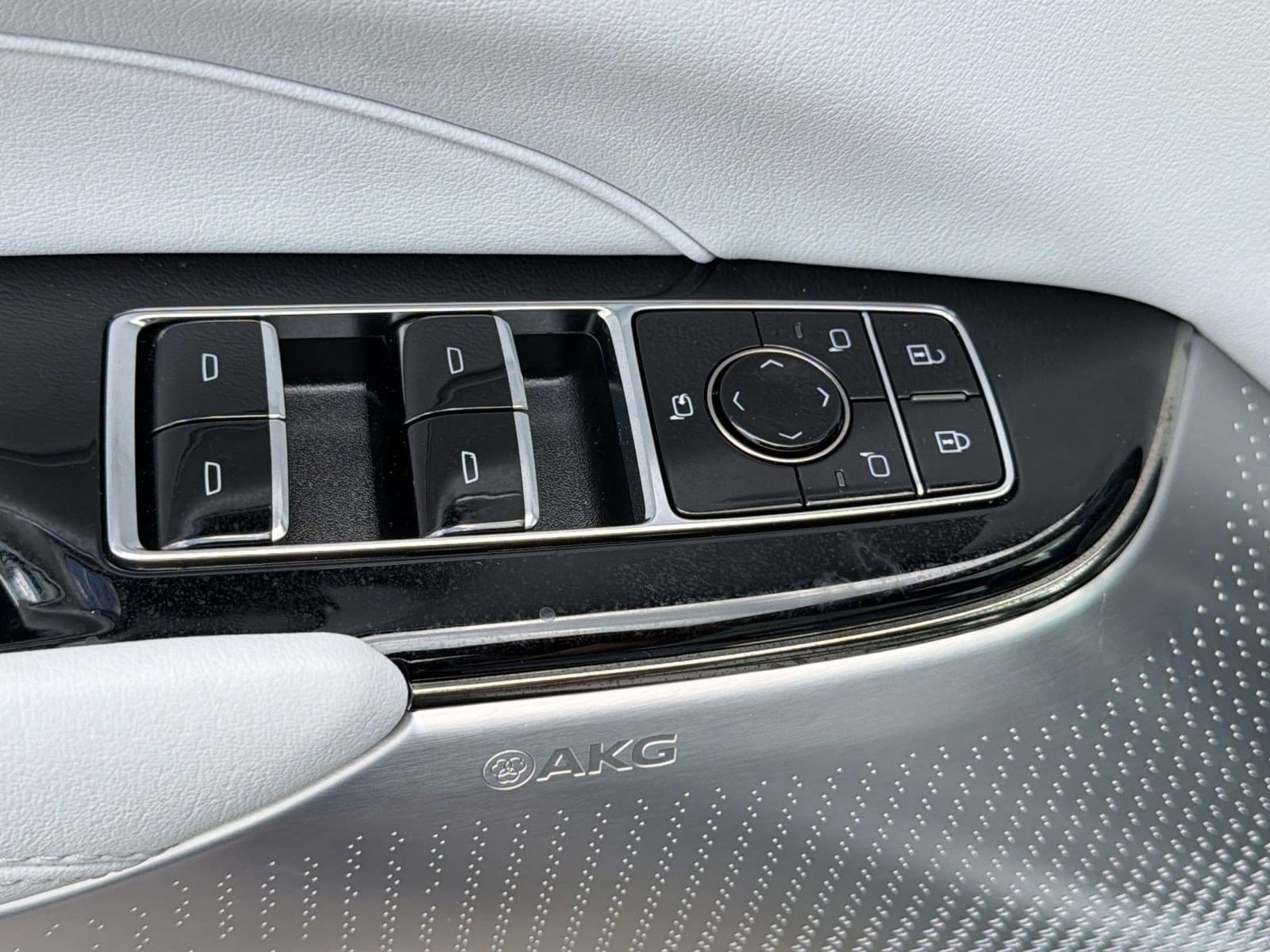 2025 Cadillac LYRIQ Luxury 2 - Photo 13