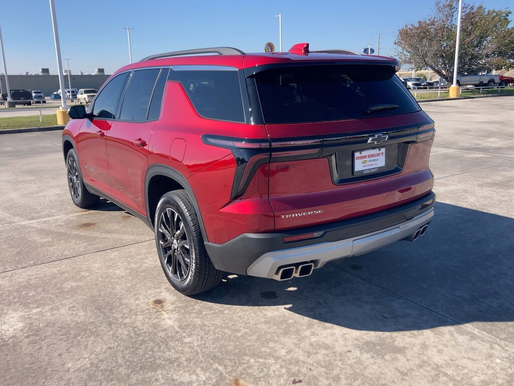 Used 2025 Chevrolet Traverse LT SUV