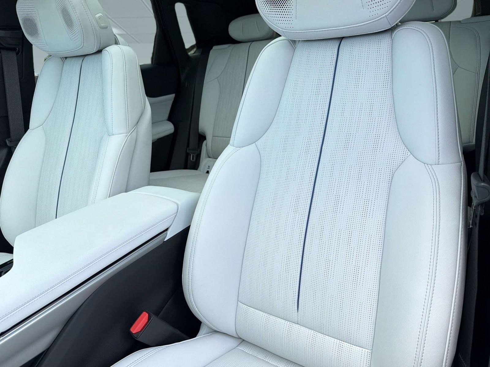 2025 Cadillac LYRIQ Luxury 2 - Photo 25