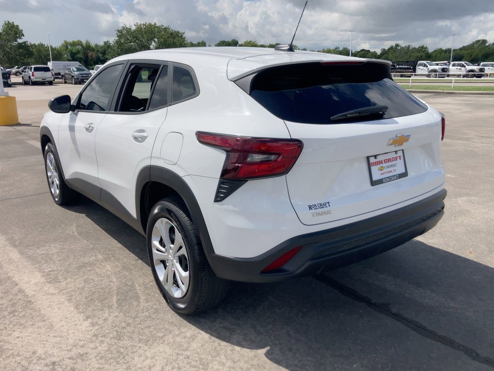 2025 Chevrolet Trax LS photo 3