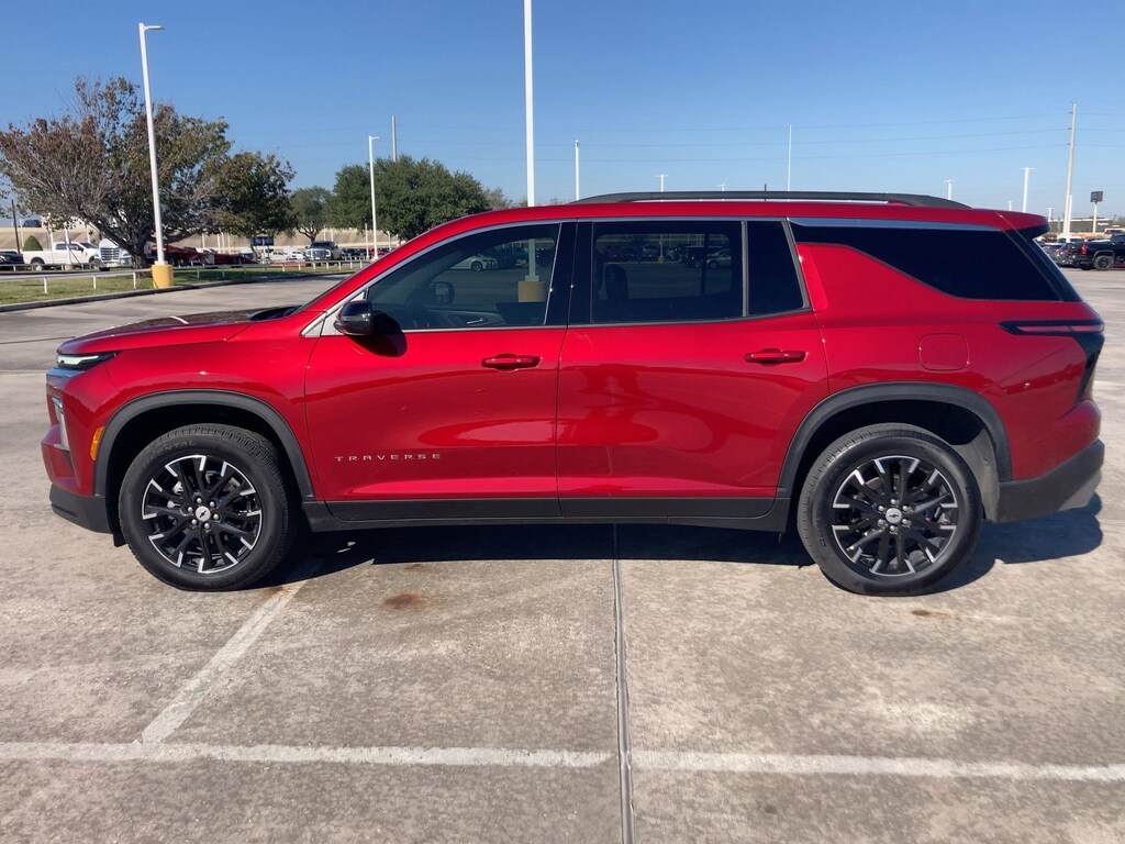 Used 2025 Chevrolet Traverse LT SUV